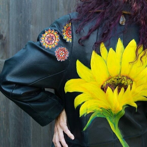 Vintage black leather coat; hand painted fiber art, sunflower sz M - Picture 10 of 16